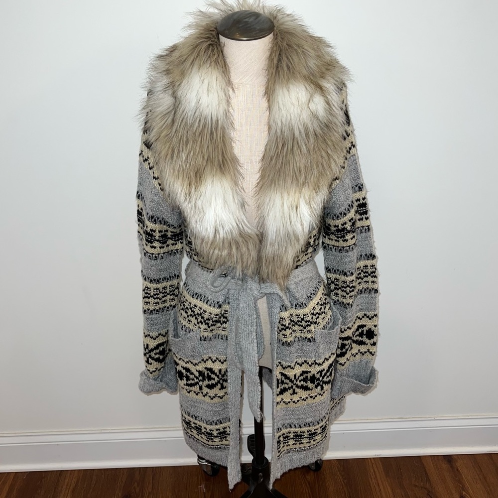 Boutique Skies are Blue Faux Fur Wrap Cardigan Size Small